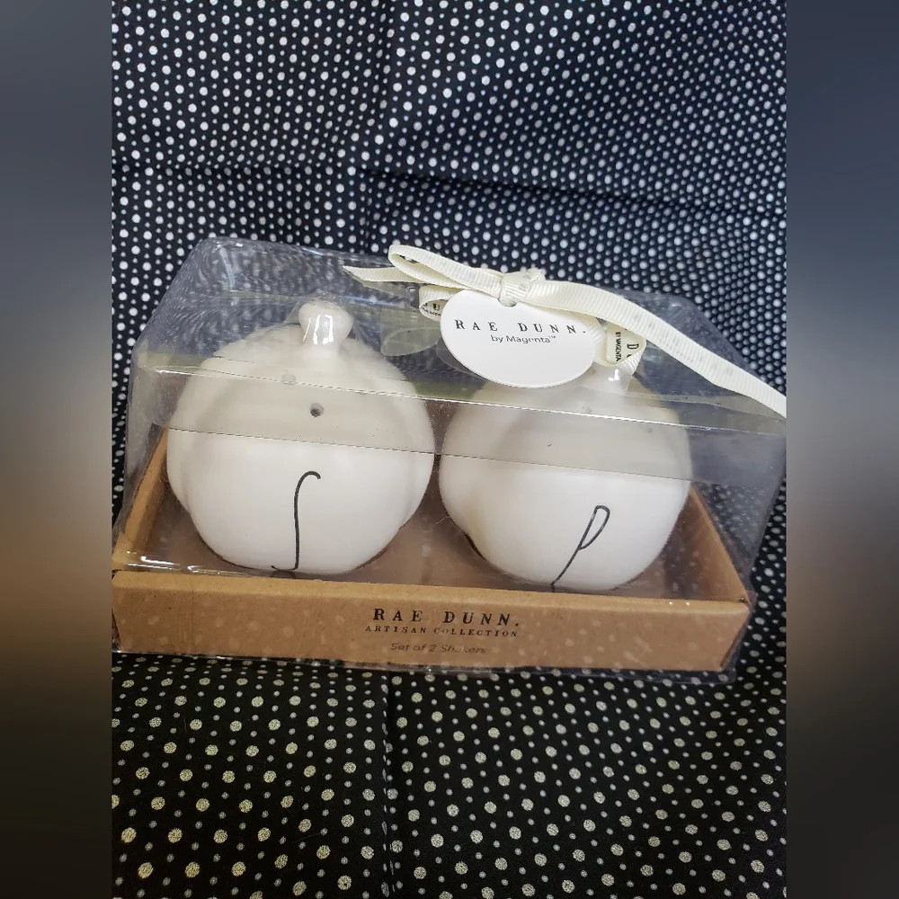 Rae Dunn Pumpkin Salt And Pepper Shakers Whote NWT